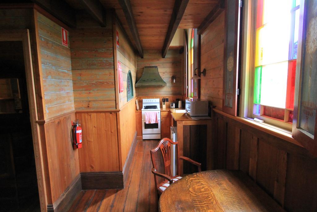 Kerrellie Cottages 2, 4 & 8 Reid Street Strahan Phòng bức ảnh