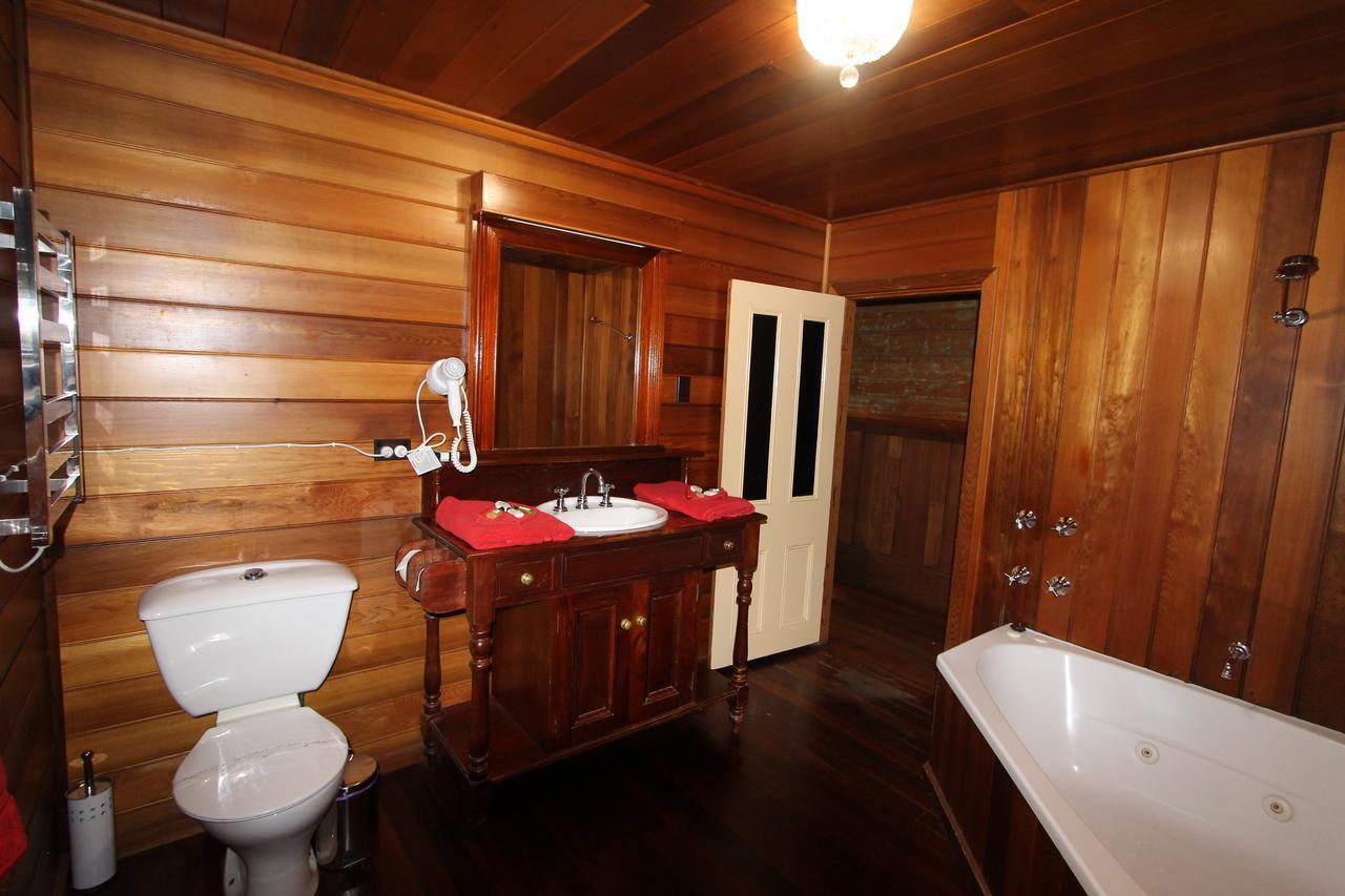 Kerrellie Cottages 2, 4 & 8 Reid Street Strahan Ngoại thất bức ảnh