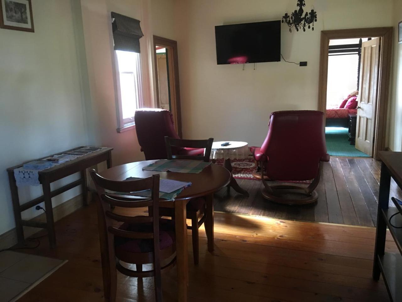 Kerrellie Cottages 2, 4 & 8 Reid Street Strahan Ngoại thất bức ảnh